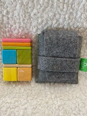 8 Piece Tegu Pocket Pouch Magnetic Wooden Block Set with Felt Travel Pouch